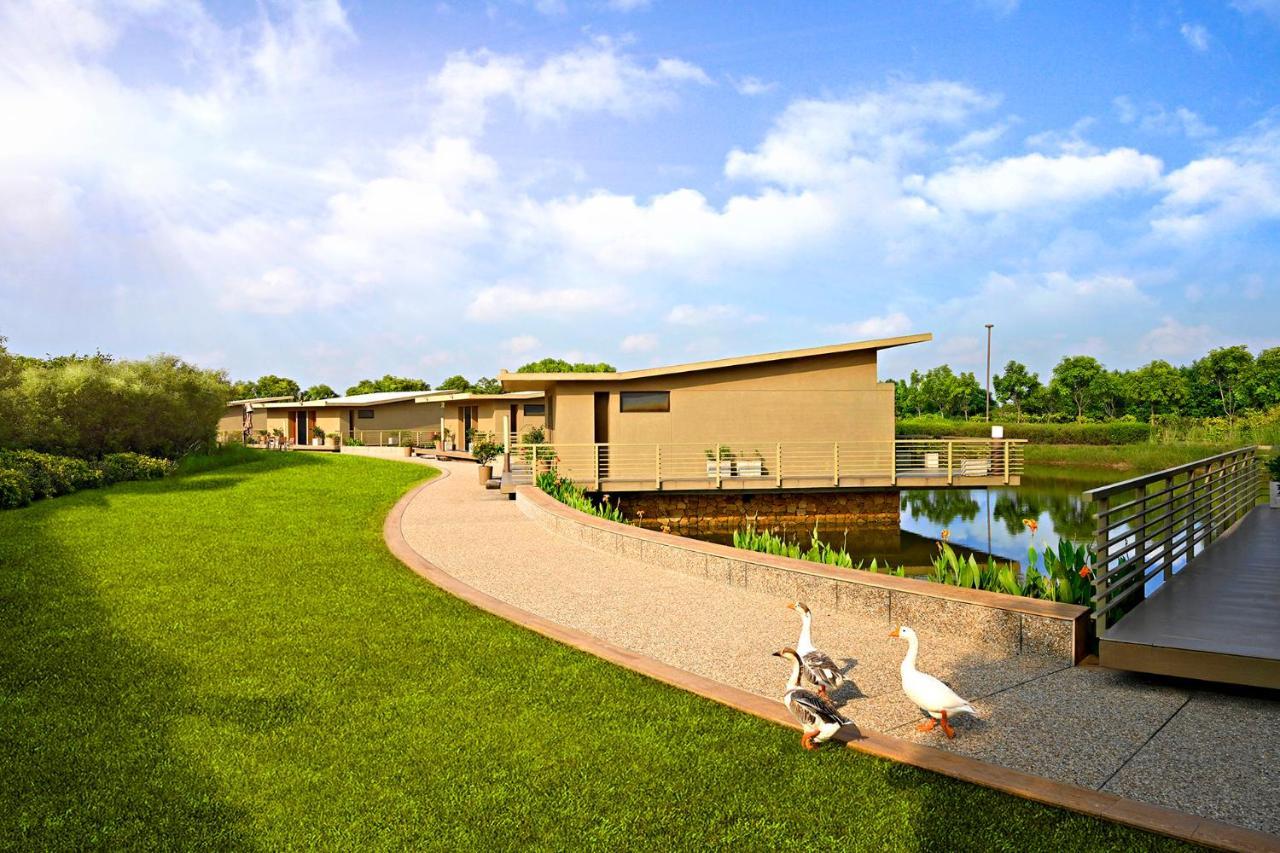Life At Repose- Lake Villas Resort & Club Chor Warodra Dış mekan fotoğraf