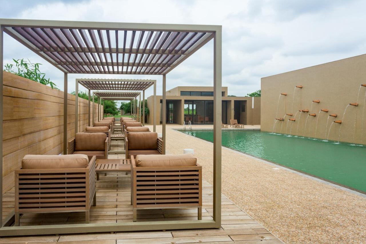 Life At Repose- Lake Villas Resort & Club Chor Warodra Dış mekan fotoğraf