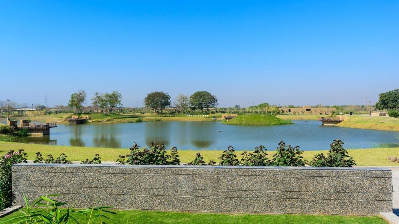 Life At Repose- Lake Villas Resort & Club Chor Warodra Dış mekan fotoğraf